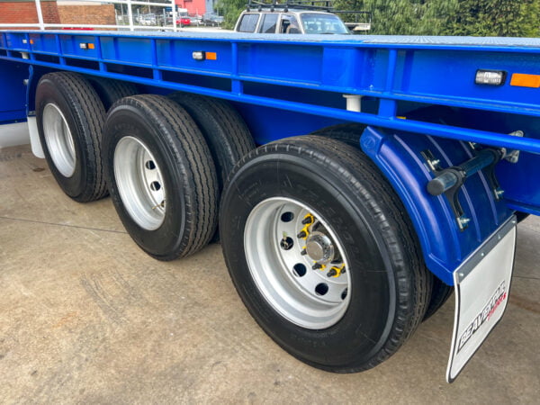 IMG 4867 - Tri Axle Flat Top Trailer 50" Seamless (NEW)